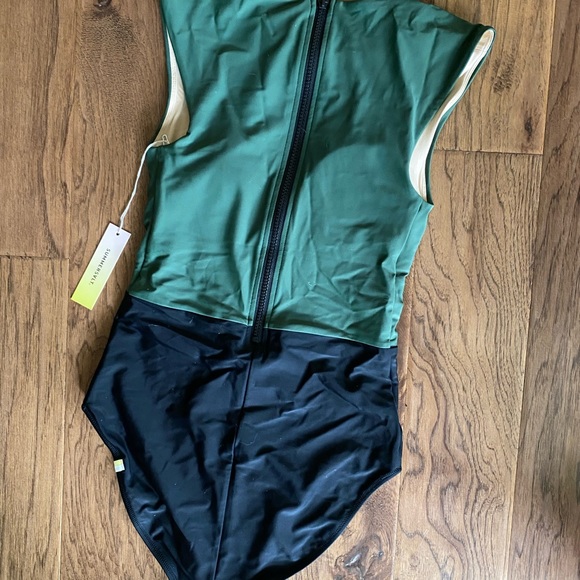 Summer salt one piece bathing suit, size 4 - Picture 2 of 4